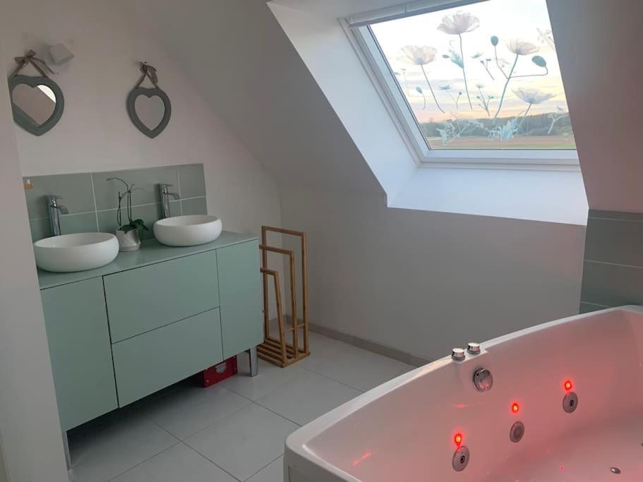 Maison Individuelle, Campagne, 3 Chambres, Baignoire Balneo 2 Places Genech Exteriér fotografie